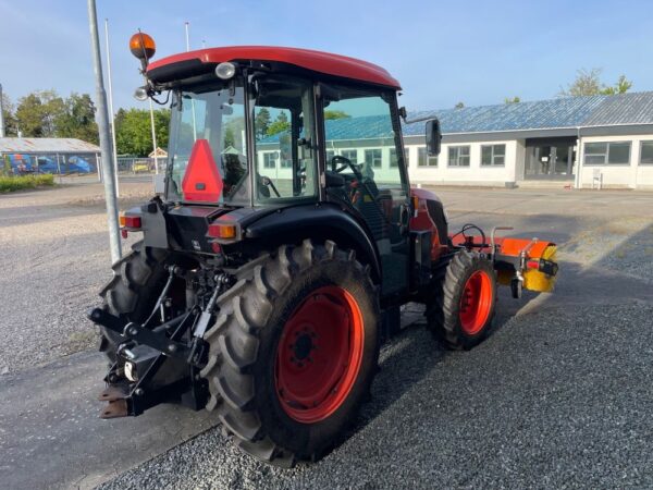 Brugt Kubota M7040 med kost - Image 5