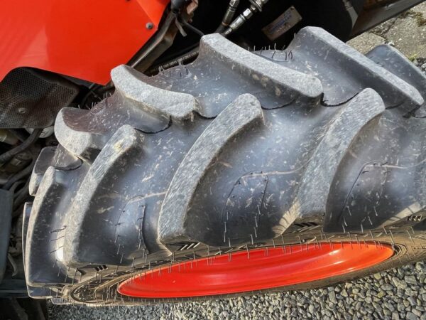 Brugt Kubota M7040 med kost - Image 9